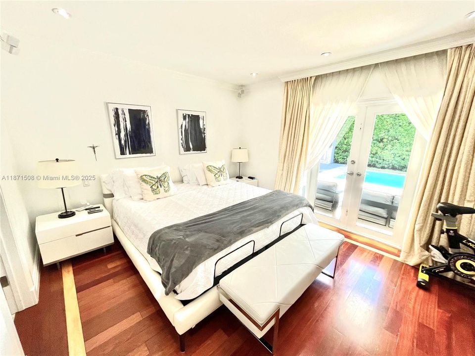 Под контрактом: $9,900 (3 спален, 3 ванн, 1711 Квадратных фут)