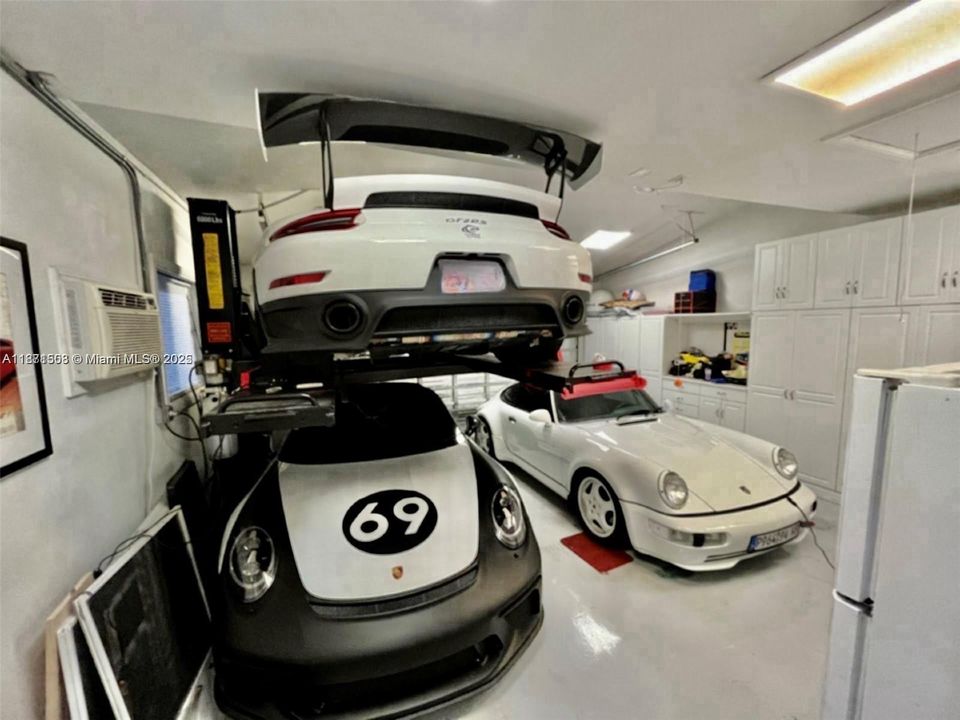 Под контрактом: $9,900 (3 спален, 3 ванн, 1711 Квадратных фут)