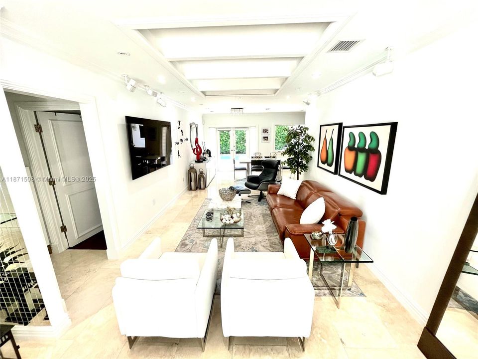 Под контрактом: $9,900 (3 спален, 3 ванн, 1711 Квадратных фут)