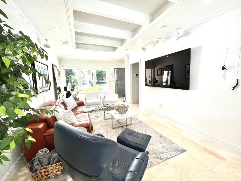 Под контрактом: $9,900 (3 спален, 3 ванн, 1711 Квадратных фут)