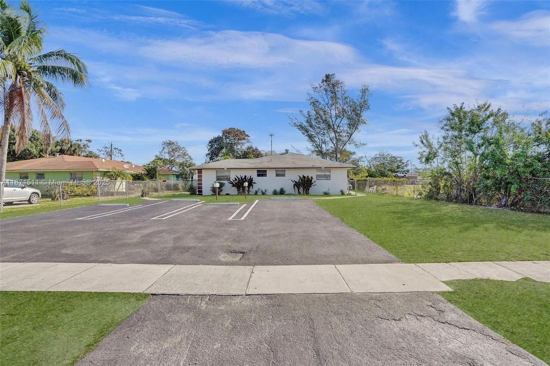 En Venta: $724,998 (0 camas, 0 baños, 2503 Pies cuadrados)