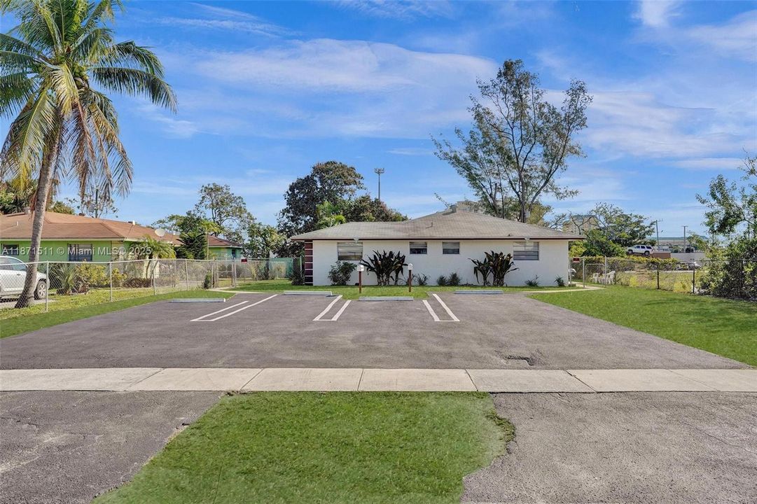 En Venta: $724,998 (0 camas, 0 baños, 2503 Pies cuadrados)