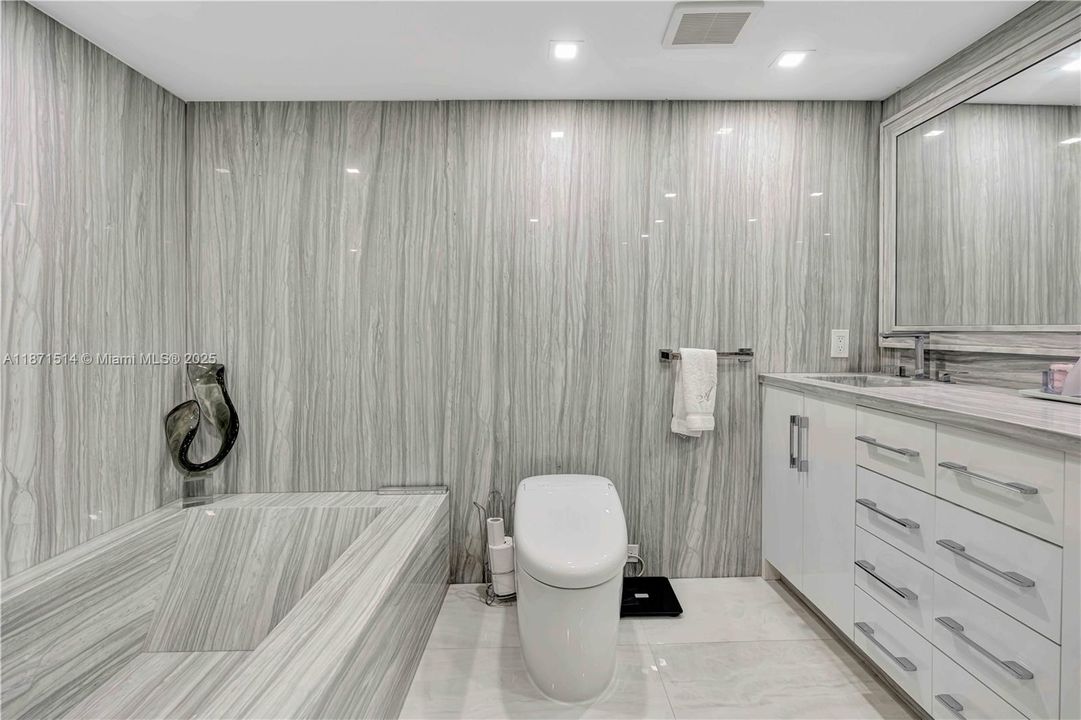Ensuite Master Bathroom 1