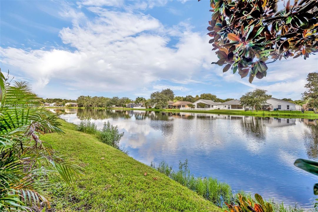 На продажу: $459,000 (4 спален, 2 ванн, 1942 Квадратных фут)