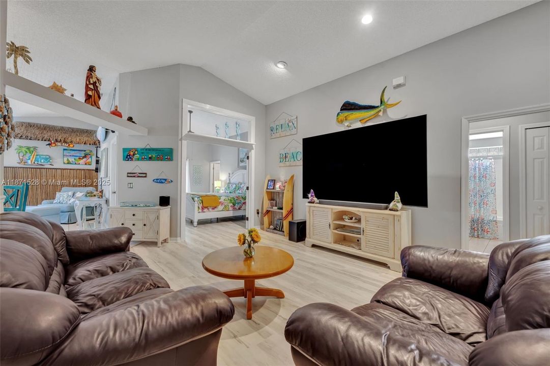 На продажу: $459,000 (4 спален, 2 ванн, 1942 Квадратных фут)