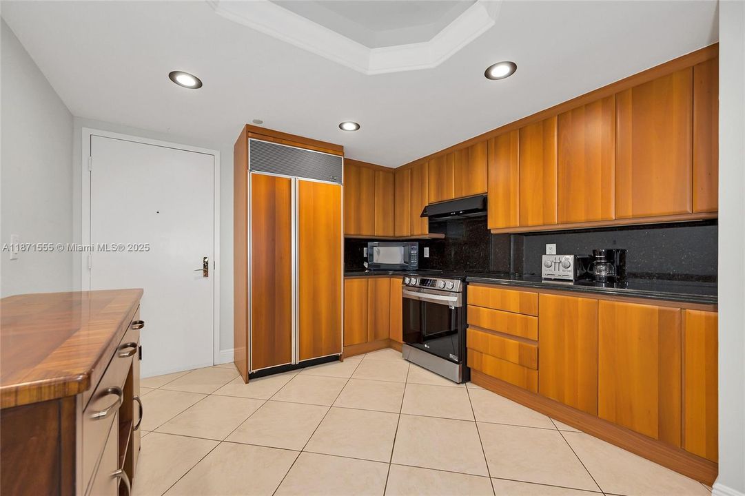 For Sale: $895,000 (2 beds, 2 baths, 1260 Square Feet)