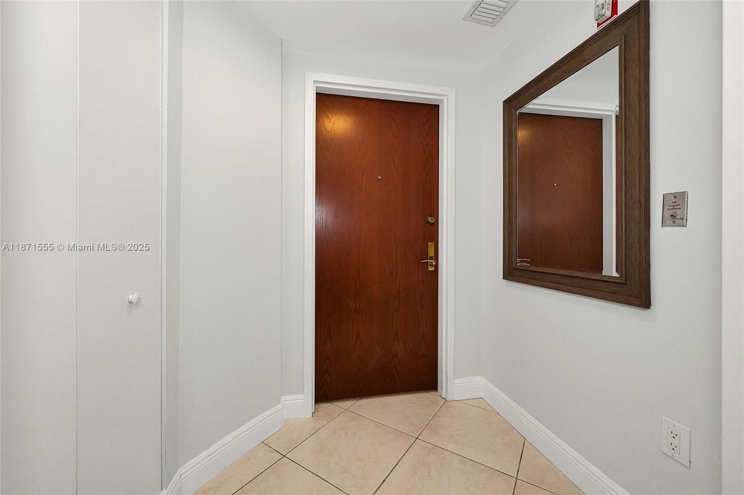 For Sale: $895,000 (2 beds, 2 baths, 1260 Square Feet)