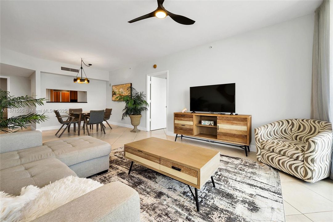 For Sale: $895,000 (2 beds, 2 baths, 1260 Square Feet)