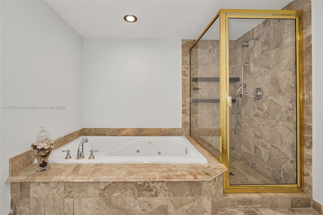 For Sale: $895,000 (2 beds, 2 baths, 1260 Square Feet)