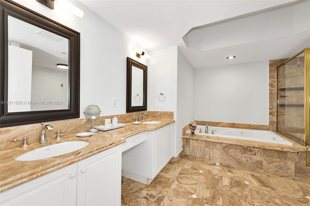 For Sale: $895,000 (2 beds, 2 baths, 1260 Square Feet)