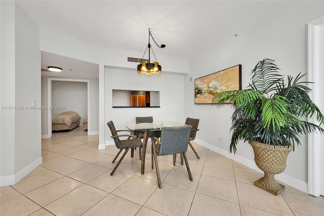 For Sale: $895,000 (2 beds, 2 baths, 1260 Square Feet)