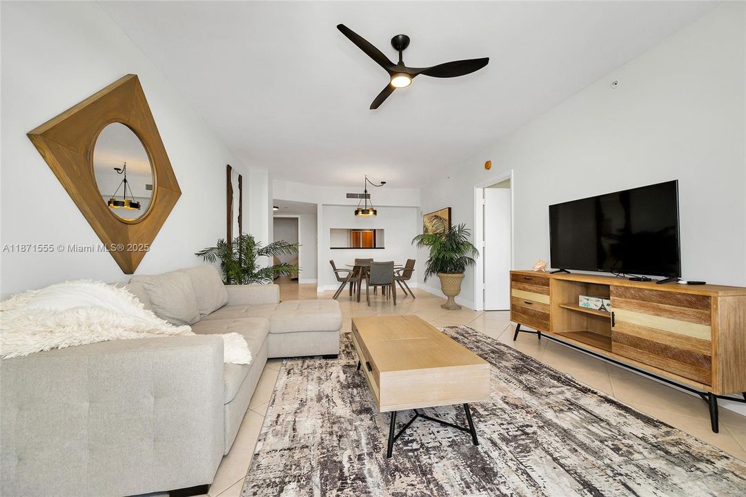 For Sale: $895,000 (2 beds, 2 baths, 1260 Square Feet)