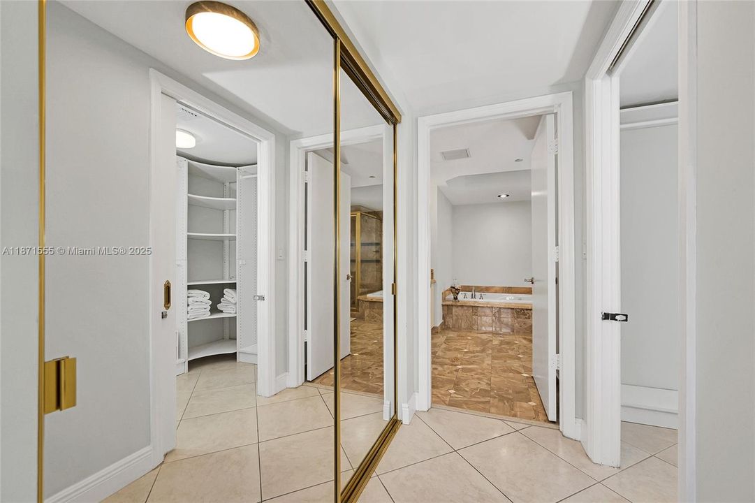 For Sale: $895,000 (2 beds, 2 baths, 1260 Square Feet)