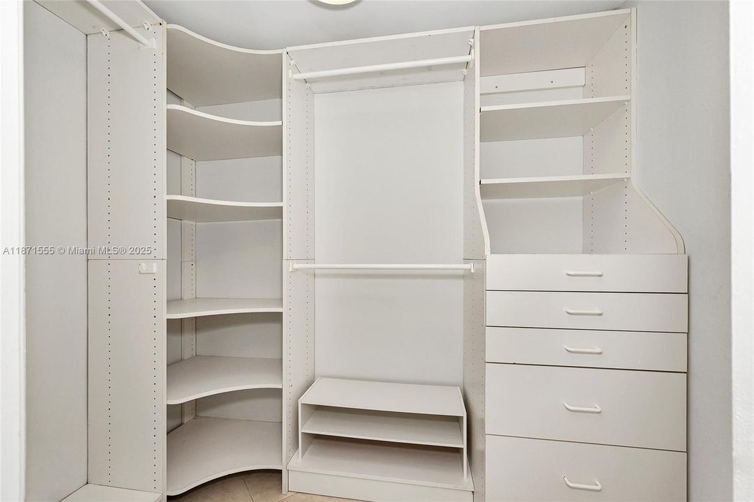 For Sale: $895,000 (2 beds, 2 baths, 1260 Square Feet)