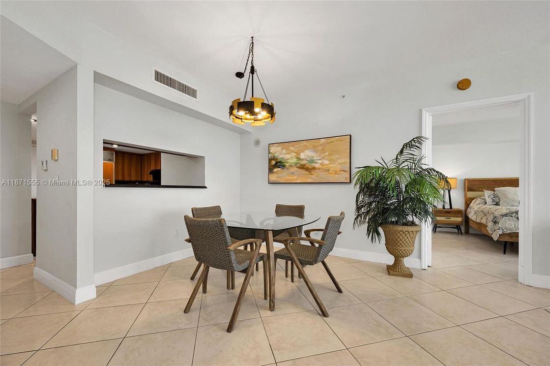 For Sale: $895,000 (2 beds, 2 baths, 1260 Square Feet)