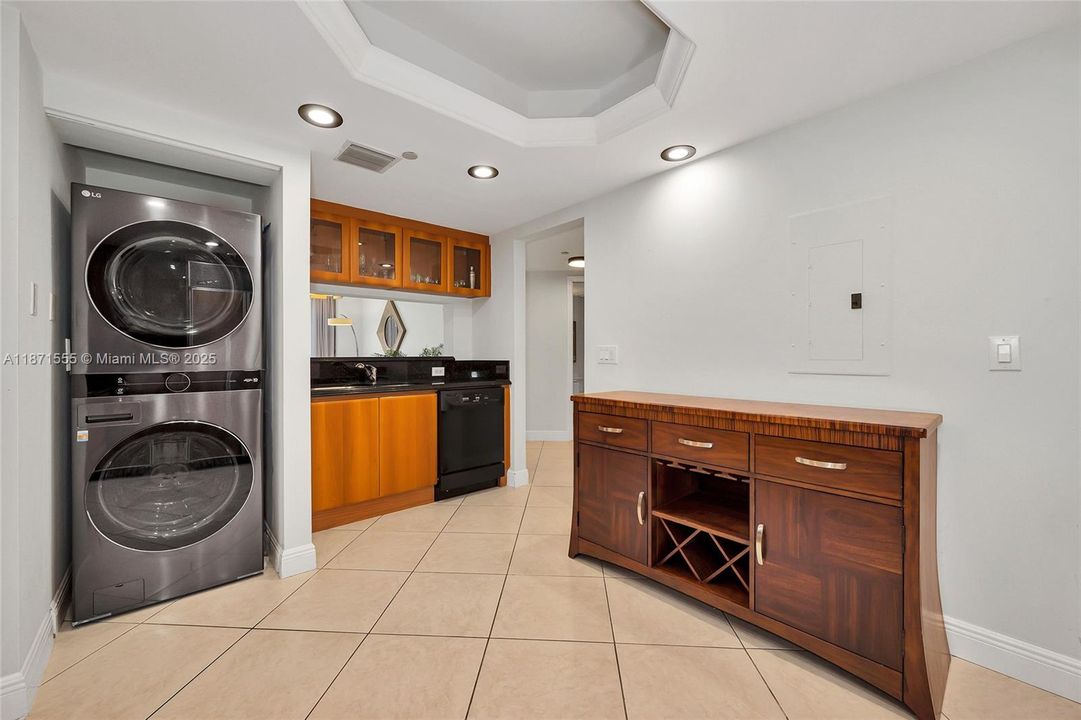 For Sale: $895,000 (2 beds, 2 baths, 1260 Square Feet)