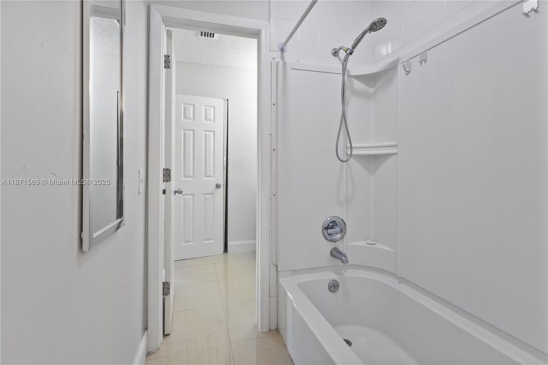 Active With Contract: $295,000 (2 beds, 2 baths, 1150 Square Feet)