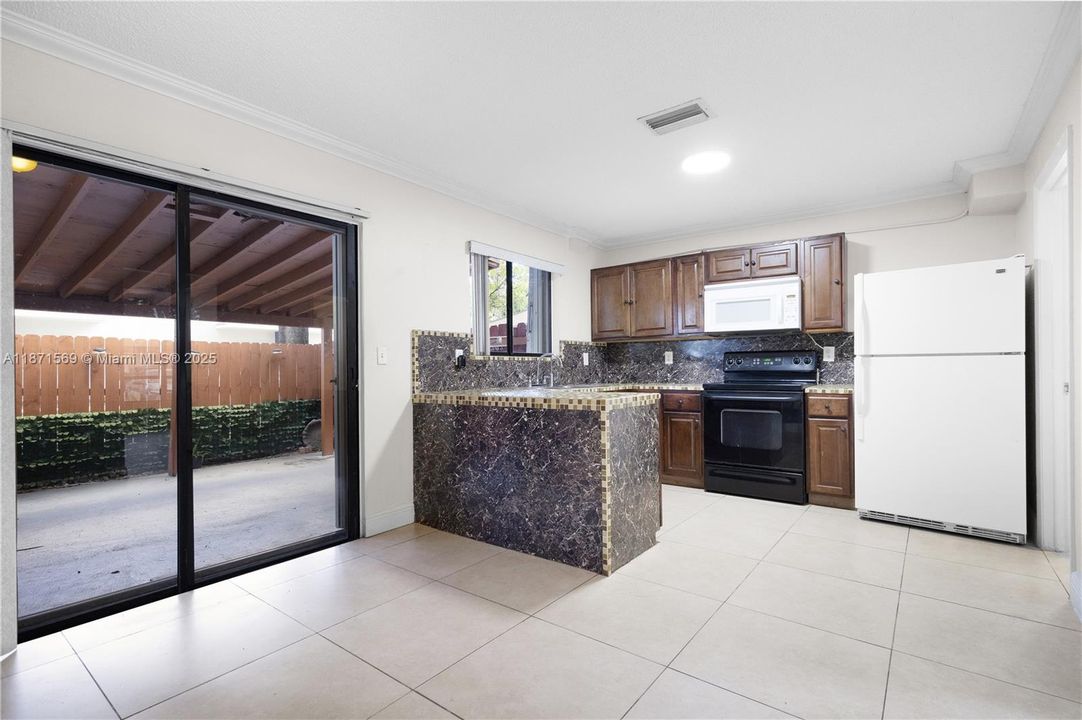 Active With Contract: $295,000 (2 beds, 2 baths, 1150 Square Feet)