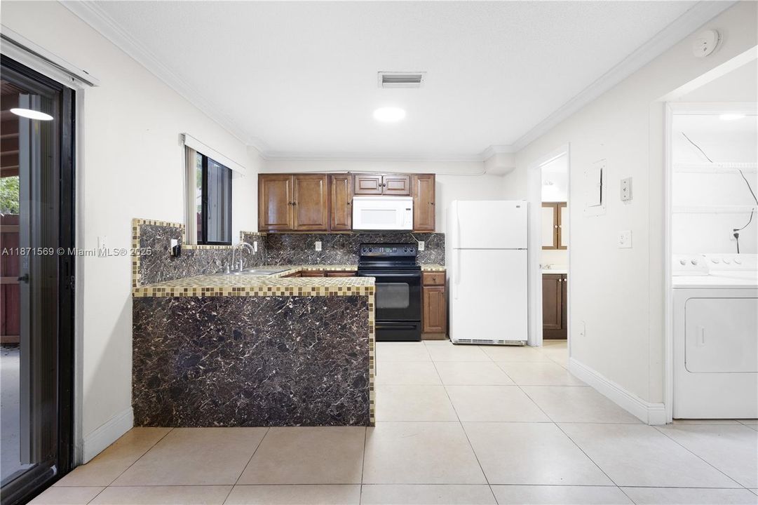 Active With Contract: $295,000 (2 beds, 2 baths, 1150 Square Feet)