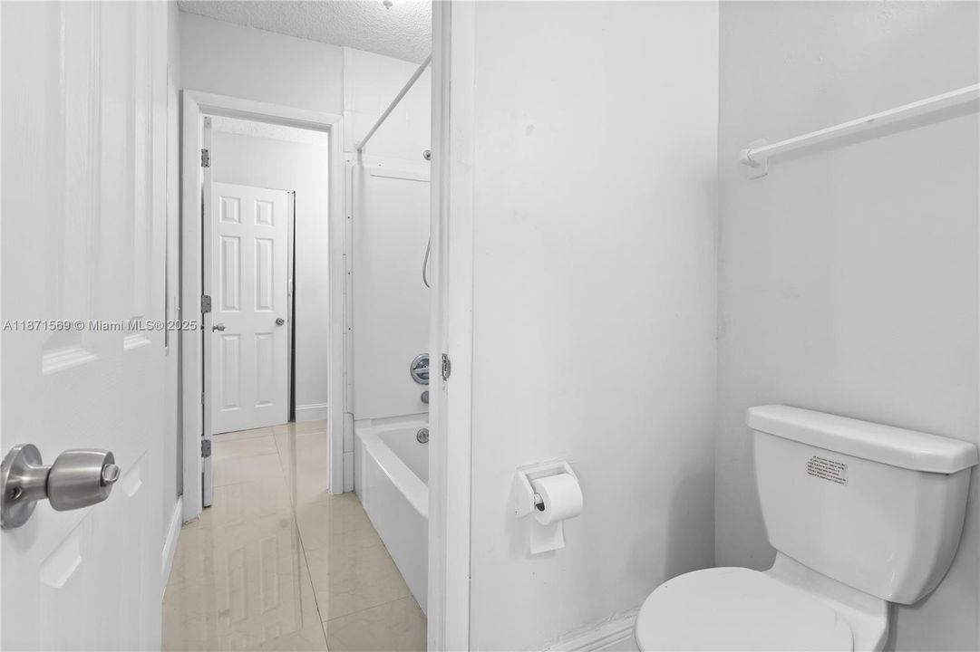 Active With Contract: $295,000 (2 beds, 2 baths, 1150 Square Feet)