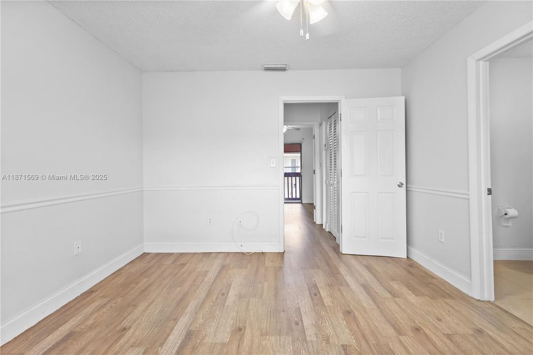 Active With Contract: $295,000 (2 beds, 2 baths, 1150 Square Feet)