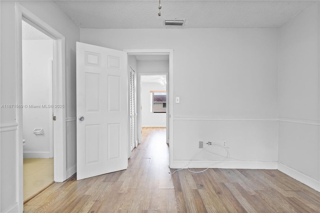 Active With Contract: $295,000 (2 beds, 2 baths, 1150 Square Feet)