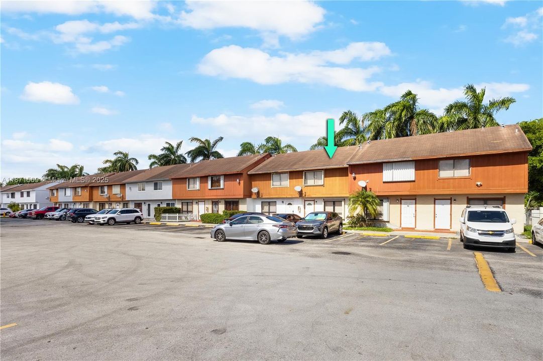 Active With Contract: $295,000 (2 beds, 2 baths, 1150 Square Feet)