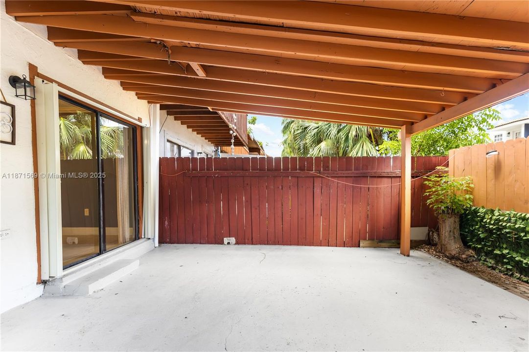 Active With Contract: $295,000 (2 beds, 2 baths, 1150 Square Feet)