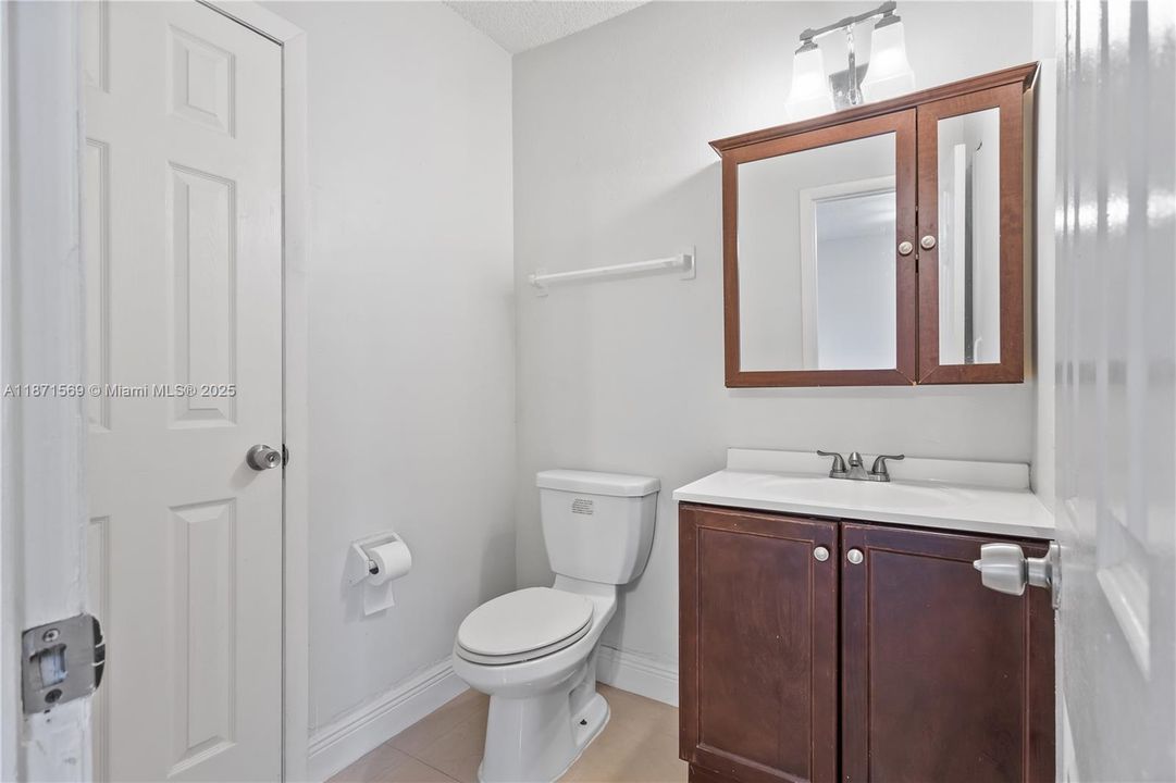 Active With Contract: $295,000 (2 beds, 2 baths, 1150 Square Feet)