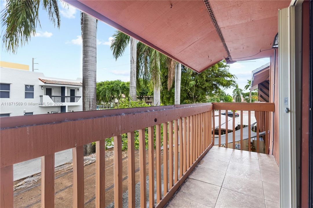 Active With Contract: $295,000 (2 beds, 2 baths, 1150 Square Feet)