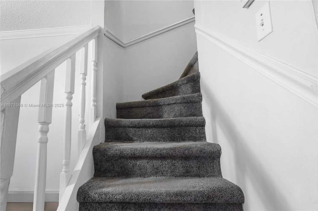 Active With Contract: $295,000 (2 beds, 2 baths, 1150 Square Feet)