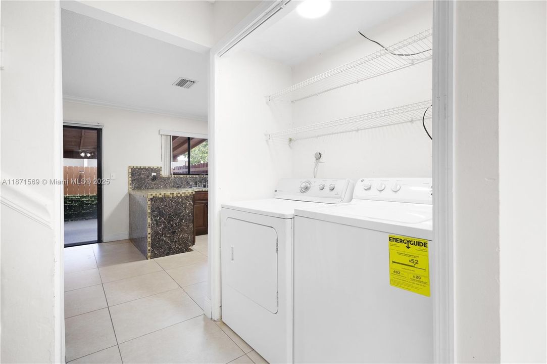 Active With Contract: $295,000 (2 beds, 2 baths, 1150 Square Feet)