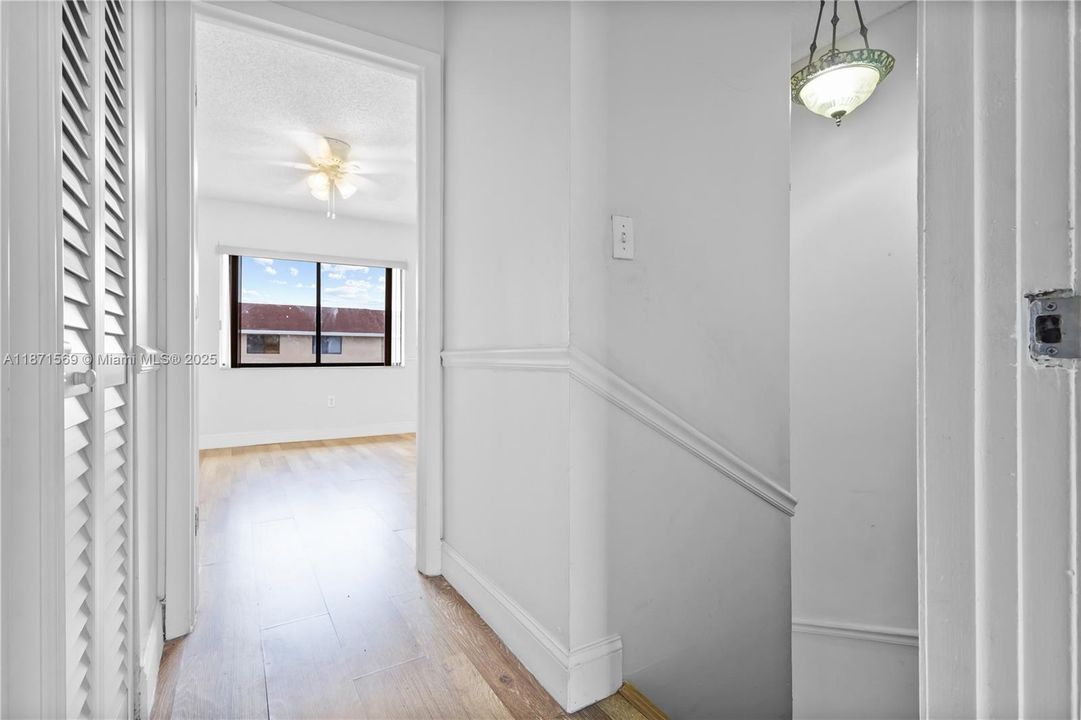 Active With Contract: $295,000 (2 beds, 2 baths, 1150 Square Feet)