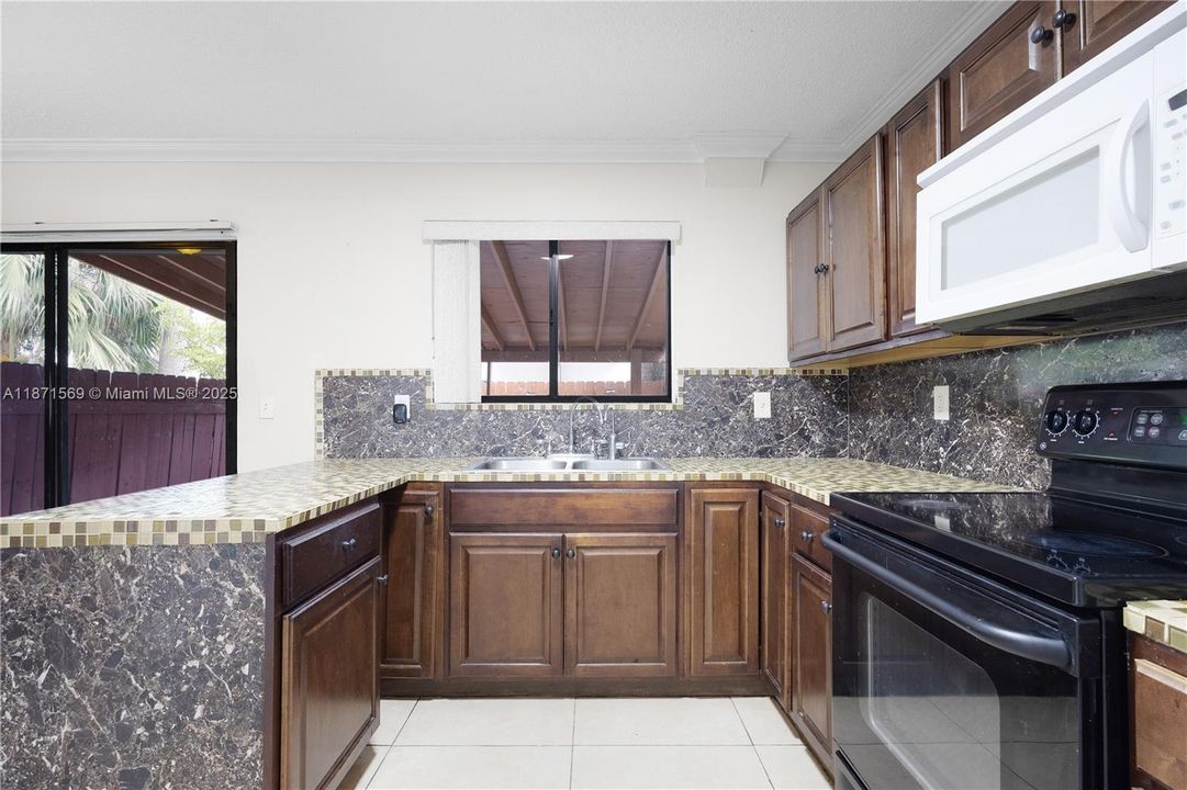 Active With Contract: $295,000 (2 beds, 2 baths, 1150 Square Feet)