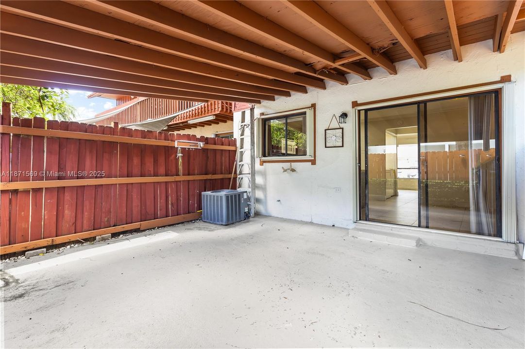 Active With Contract: $295,000 (2 beds, 2 baths, 1150 Square Feet)