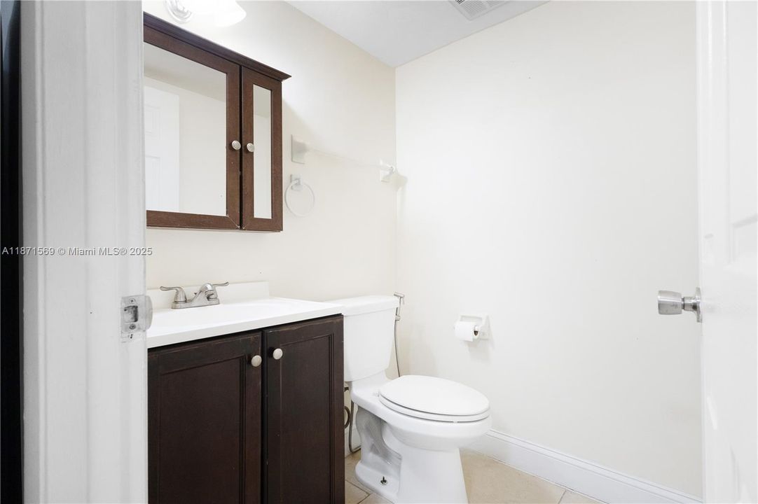 Active With Contract: $295,000 (2 beds, 2 baths, 1150 Square Feet)