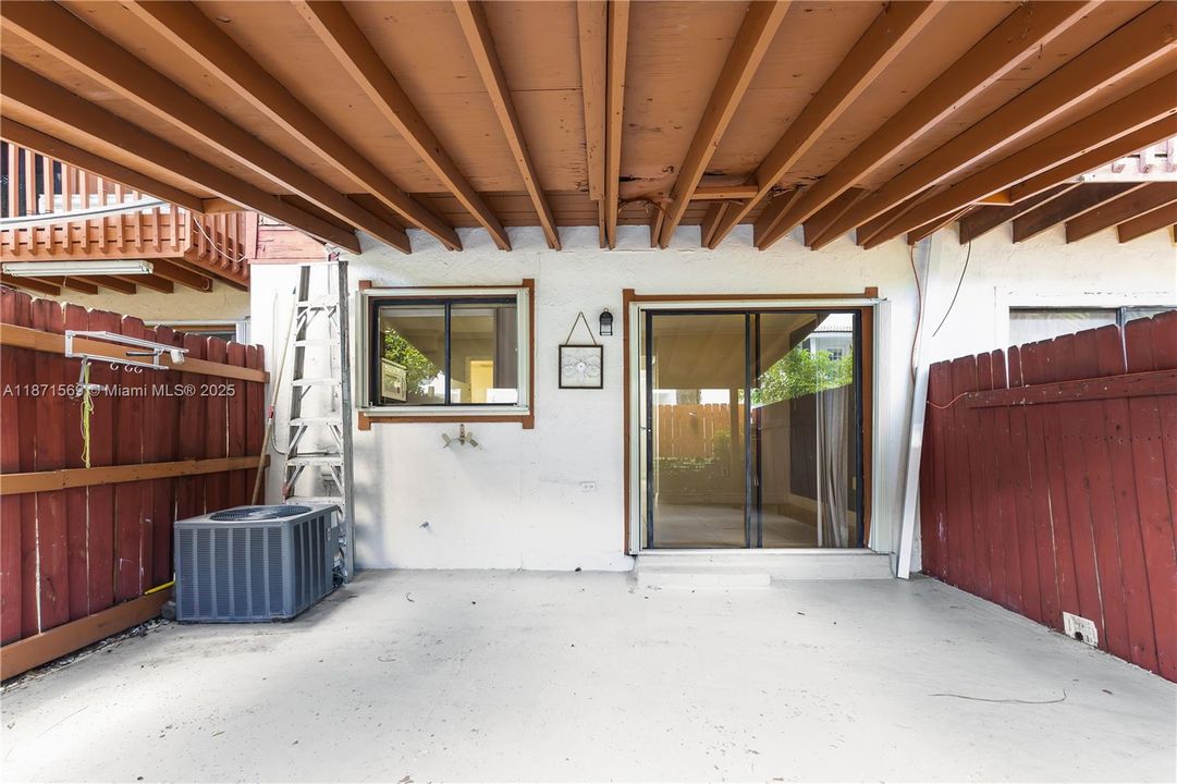 Active With Contract: $295,000 (2 beds, 2 baths, 1150 Square Feet)