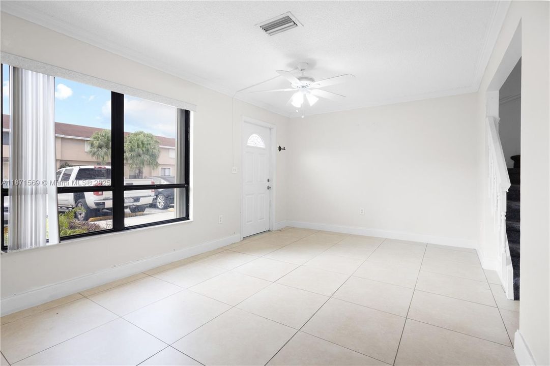 Active With Contract: $295,000 (2 beds, 2 baths, 1150 Square Feet)
