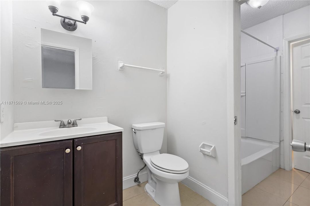 Active With Contract: $295,000 (2 beds, 2 baths, 1150 Square Feet)