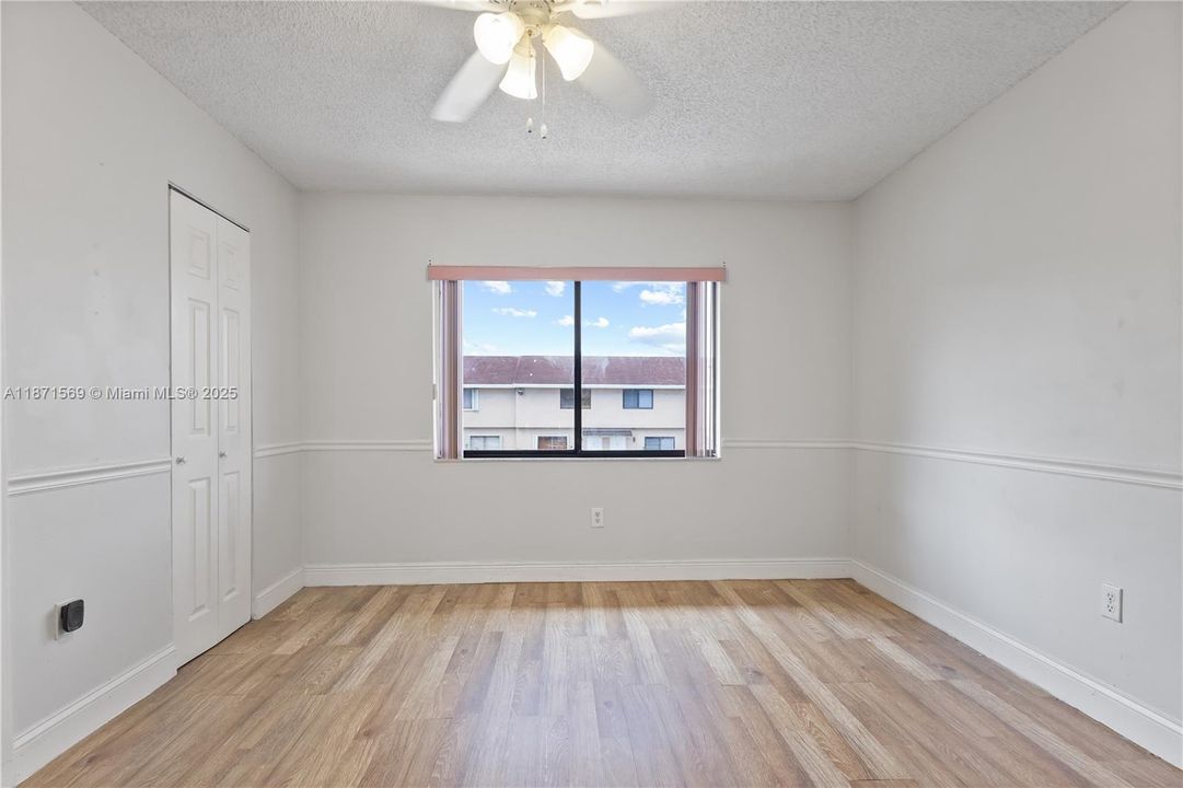 Active With Contract: $295,000 (2 beds, 2 baths, 1150 Square Feet)