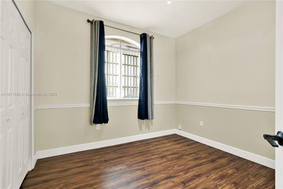 Под контрактом: $625,000 (4 спален, 2 ванн, 1486 Квадратных фут)