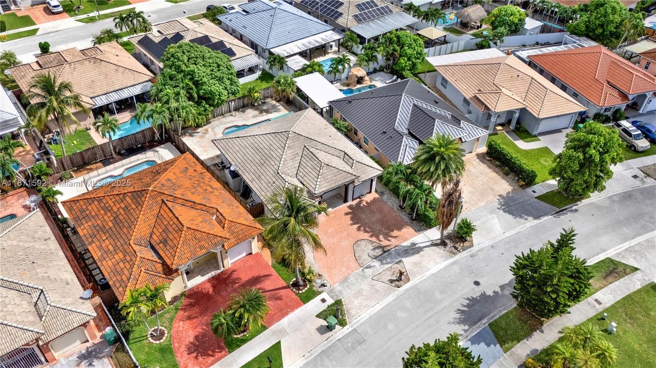 Под контрактом: $625,000 (4 спален, 2 ванн, 1486 Квадратных фут)