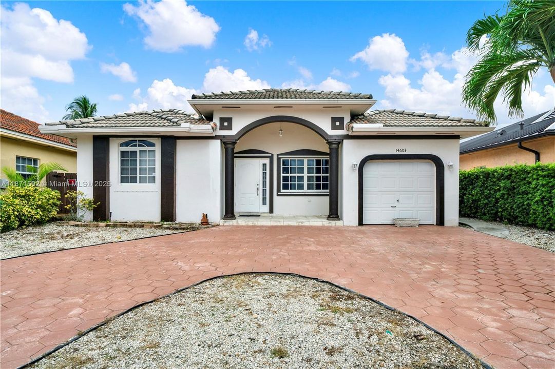 Под контрактом: $625,000 (4 спален, 2 ванн, 1486 Квадратных фут)