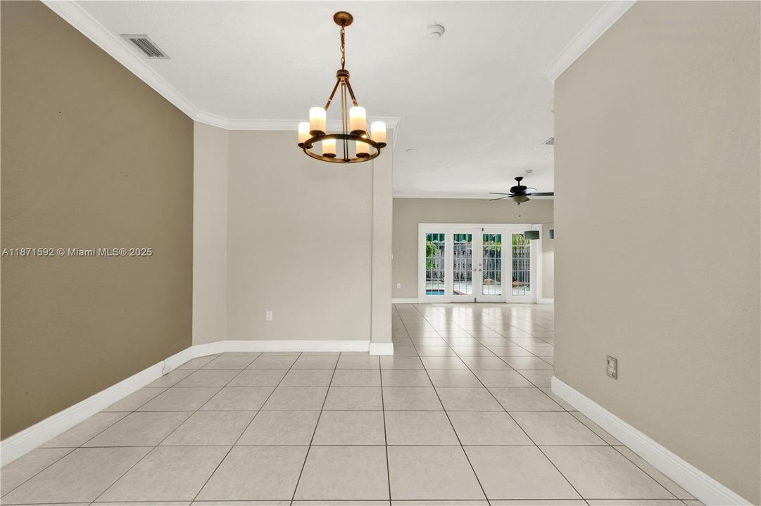 Под контрактом: $625,000 (4 спален, 2 ванн, 1486 Квадратных фут)