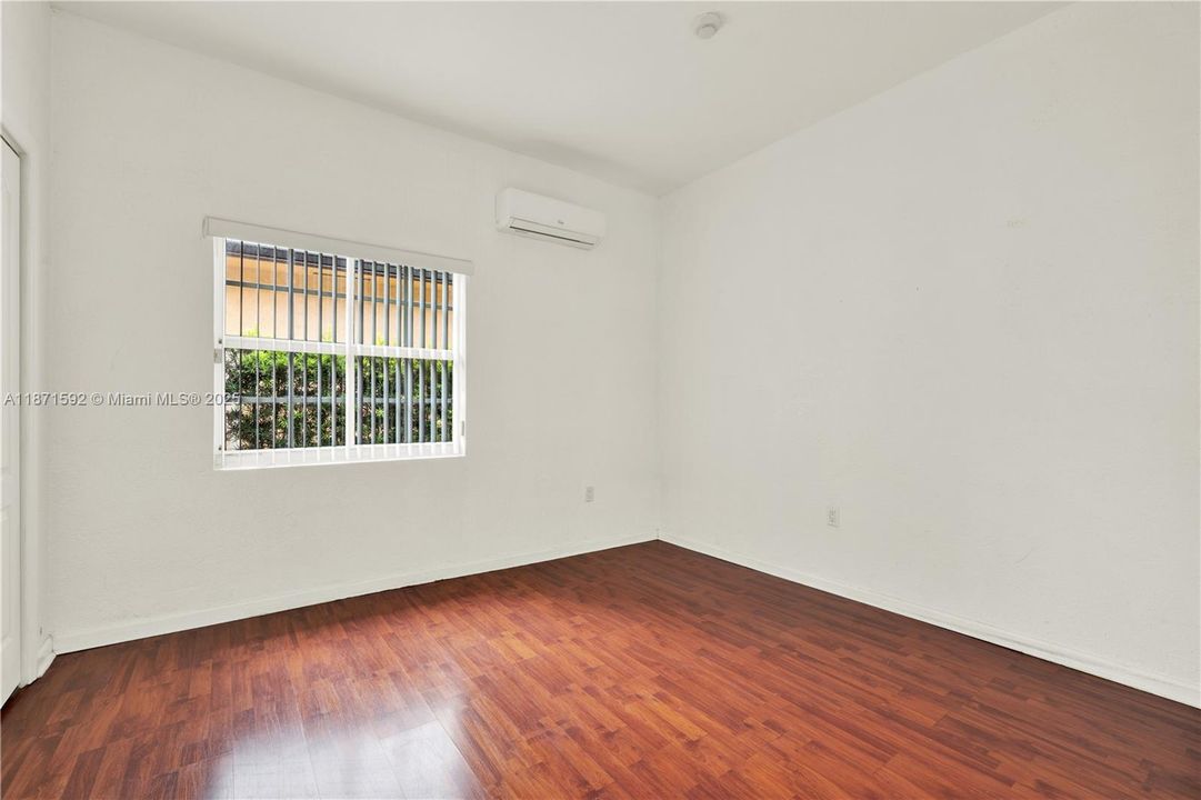 Под контрактом: $625,000 (4 спален, 2 ванн, 1486 Квадратных фут)