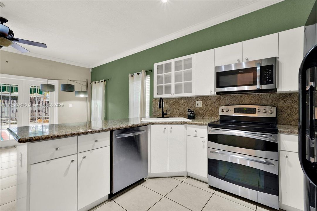 Под контрактом: $625,000 (4 спален, 2 ванн, 1486 Квадратных фут)