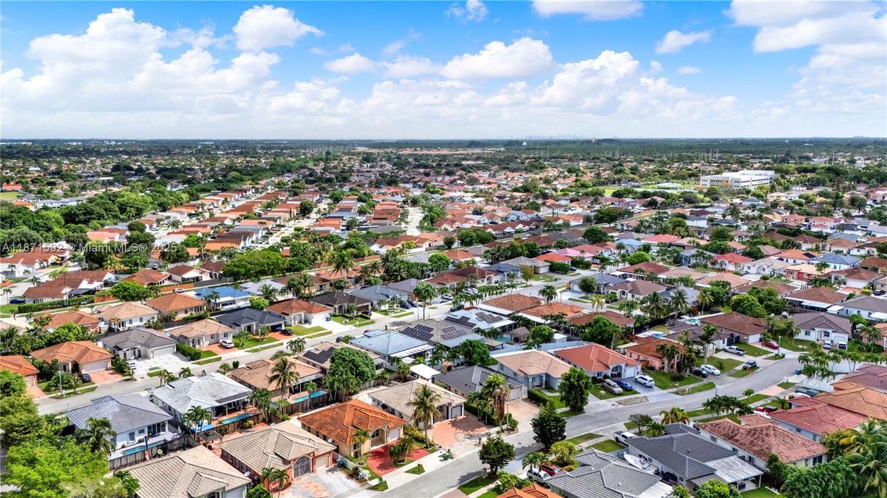 Под контрактом: $625,000 (4 спален, 2 ванн, 1486 Квадратных фут)