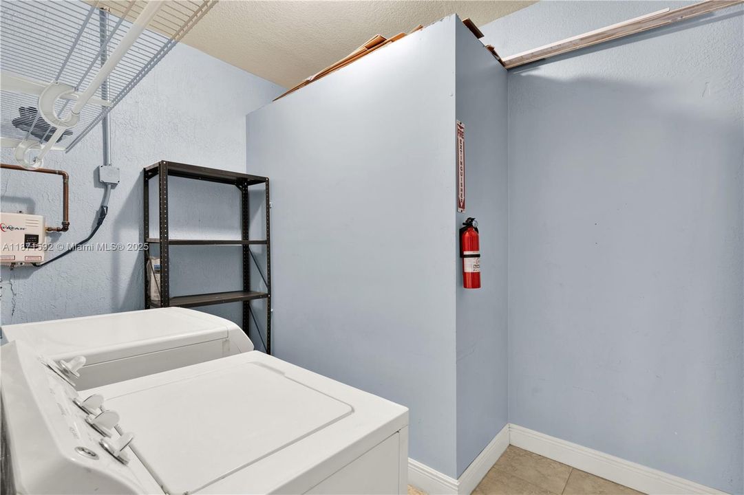 Под контрактом: $625,000 (4 спален, 2 ванн, 1486 Квадратных фут)