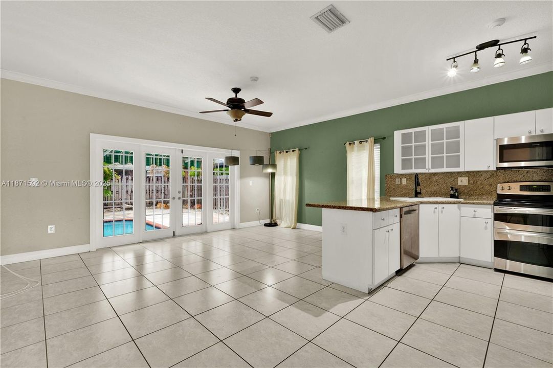 Под контрактом: $625,000 (4 спален, 2 ванн, 1486 Квадратных фут)