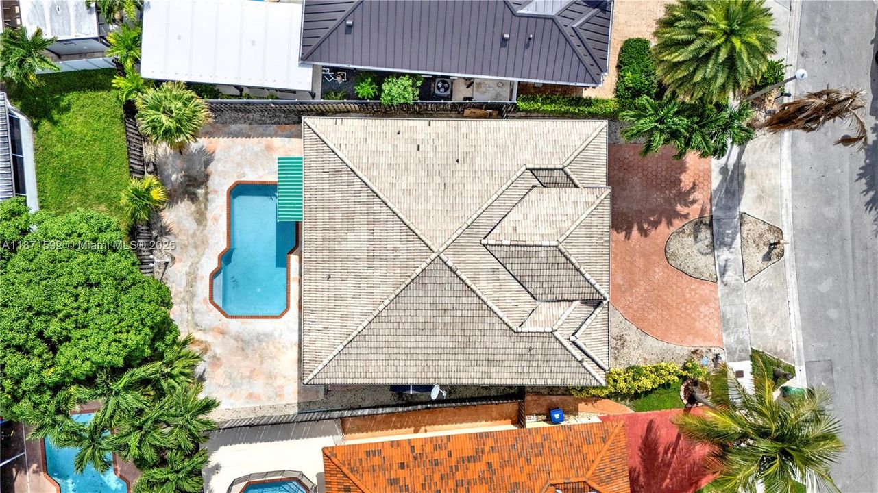 Под контрактом: $625,000 (4 спален, 2 ванн, 1486 Квадратных фут)